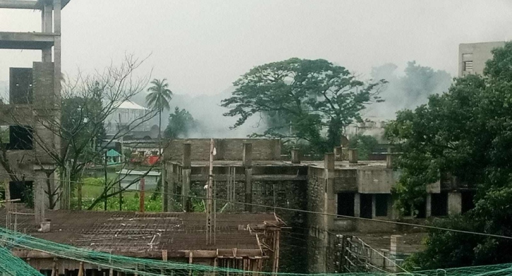 জামালপুর কারাগারে থেমে থেমে চলছে গুলি, তিন কারারক্ষী আহত